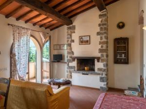 TV a/nebo společenská místnost v ubytování Holiday Home Vigna La Corte-4 by Interhome