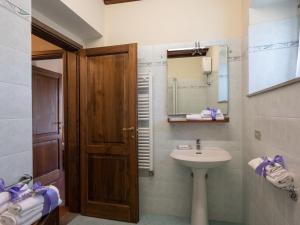 Koupelna v ubytování Holiday Home Vigna La Corte-4 by Interhome