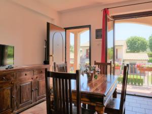 Televisyen dan/atau pusat hiburan di Apartment Oak-2 by Interhome