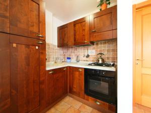 Dapur atau dapur kecil di Apartment Oak-2 by Interhome +32 gambar