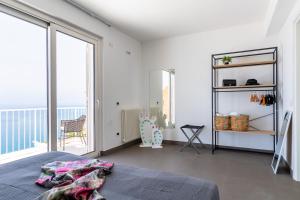 Posteľ alebo postele v izbe v ubytovaní Villas d'Orlando - with private pool and sea view