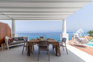 Posedenie v ubytovaní Villas d'Orlando - with private pool and sea view