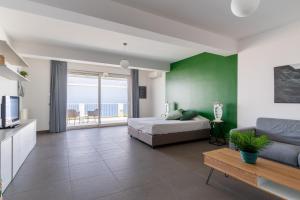 Posteľ alebo postele v izbe v ubytovaní Villas d'Orlando - with private pool and sea view