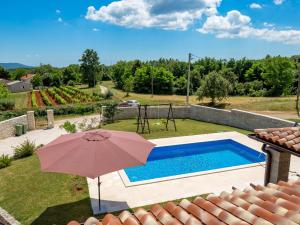 Bazén v ubytovaní Holiday Home Baretuni by Interhome alebo v jeho blízkosti
