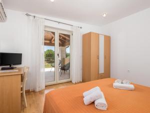 Posteľ alebo postele v izbe v ubytovaní Holiday Home Baretuni by Interhome