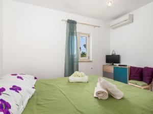 Posteľ alebo postele v izbe v ubytovaní Holiday Home Baretuni by Interhome