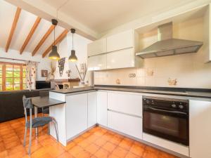 A kitchen or kitchenette at Holiday Home Ca Na Rosa by Interhome