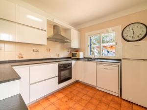 A kitchen or kitchenette at Holiday Home Ca Na Rosa by Interhome