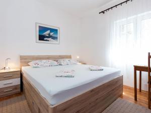 Postel nebo postele na pokoji v ubytování Apartment Josipa by Interhome