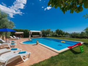 カンファナルにあるApartment Ivan & Tina-1 by Interhomeの庭のスイミングプール(椅子付) +52枚の写真