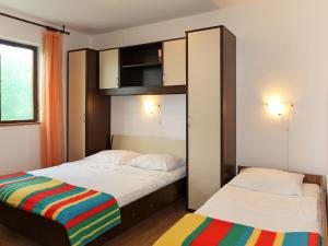 Posteľ alebo postele v izbe v ubytovaní Apartment Jure by Interhome