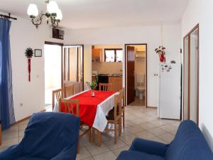 Posedenie v ubytovaní Apartment Jure by Interhome