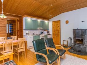 a kitchen and dining room with a table and chairs at Holiday Home Ruskatupa by Interhome in Ruka