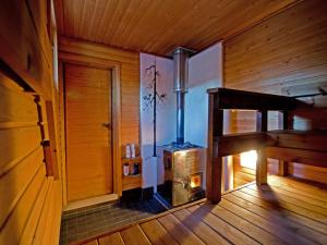 KyröにあるHoliday Home Siula by Interhomeの木造家屋内の空間
