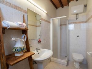 Koupelna v ubytování Apartment Vigna La Corte-3 by Interhome