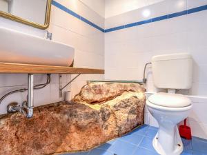Kúpeľňa v ubytovaní Apartment File-6 by Interhome + 10 fotografií