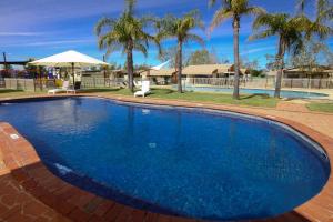 The swimming pool at or close to Sun Country Lifestyle Park