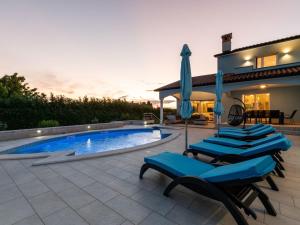 Bazén v ubytovaní Holiday Home Villa Gabriel by Interhome alebo v jeho blízkosti