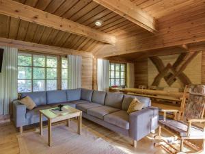 Posezení v ubytování Holiday Home Konnusmaja by Interhome