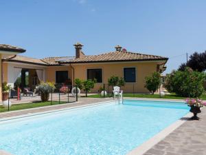 Bazén v ubytování Holiday Home Borgo Sacramento by Interhome nebo v jeho okolí