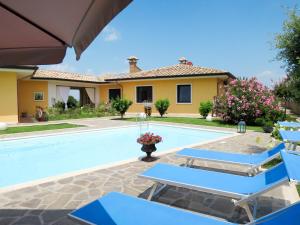 Bazén v ubytování Holiday Home Borgo Sacramento by Interhome nebo v jeho okolí