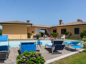 Bazén v ubytování Holiday Home Borgo Sacramento by Interhome nebo v jeho okolí
