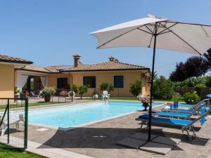 Bazén v ubytování Holiday Home Borgo Sacramento by Interhome nebo v jeho okolí