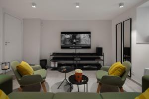 Televízia a/alebo spoločenská miestnosť v ubytovaní BB Hotels Aparthotel Collection Il Michelangelo