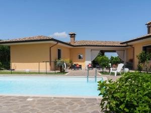 Bazén v ubytování Holiday Home Borgo Sacramento by Interhome nebo v jeho okolí