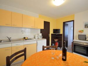 Kuchyňa alebo kuchynka v ubytovaní Holiday Home Gloria by Interhome