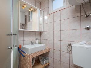 Koupelna v ubytování Holiday Home Mikac by Interhome