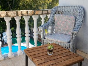 Bazén v ubytování Holiday Home Mikac by Interhome nebo v jeho okolí
