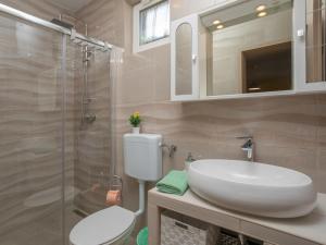 Koupelna v ubytování Holiday Home Mikac by Interhome