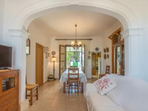 TV a/nebo společenská místnost v ubytování Holiday Home Sa Marina by Interhome