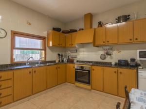 Kuchyň nebo kuchyňský kout v ubytování Holiday Home Sa Marina by Interhome