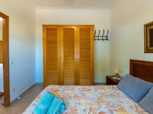 Postel nebo postele na pokoji v ubytování Holiday Home Sa Marina by Interhome