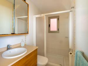 Koupelna v ubytování Holiday Home Sa Marina by Interhome