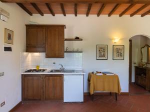 Kuchyň nebo kuchyňský kout v ubytování Apartment Vigna La Corte-2 by Interhome + 21 fotografií