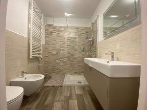 A bathroom at Monolocale Agata