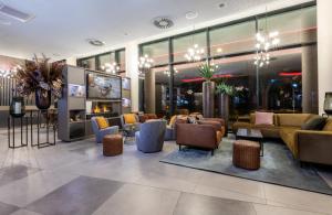 The lounge or bar area at Leonardo Hotel Dortmund