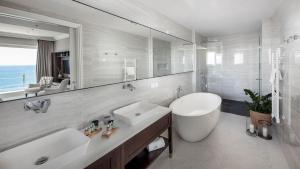 Ein Badezimmer in der Unterkunft Royal Palm Hotel