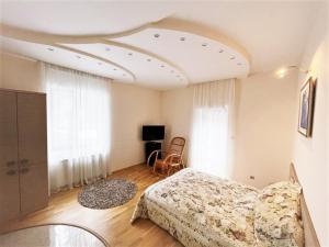 Llit o llits en una habitació de Комплекс Орлово гнездо