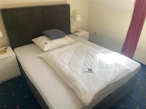 Łóżko lub łóżka w pokoju w obiekcie Hotel Restaurant Hesch