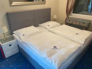 Łóżko lub łóżka w pokoju w obiekcie Hotel Restaurant Hesch