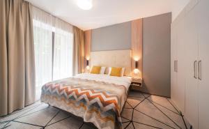 A bed or beds in a room at City Park Apart Hotel by CHM