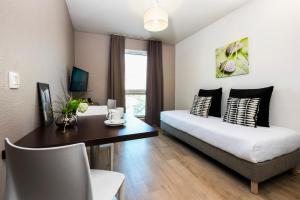 Postel nebo postele na pokoji v ubytování Ténéo Apparthotel Bordeaux - Gare Saint Jean + 31 fotografií
