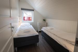 Postel nebo postele na pokoji v ubytování Lofoten Rorbu Lodge