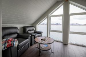 Posezení v ubytování Lofoten Rorbu Lodge