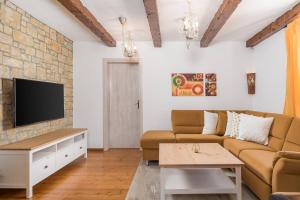 TV a/nebo společenská místnost v ubytování Villa LAVANTINA