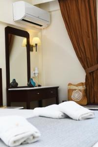 Postel nebo postele na pokoji v ubytování Phaistos Hotel